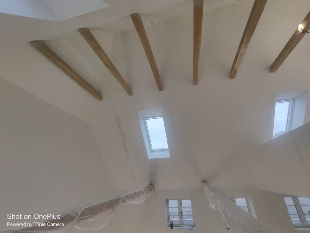 Malerfirmaet Vincent er i gang med at lave malerarbejde i hus og har dækket af, så de er klar til at male i Ringsted